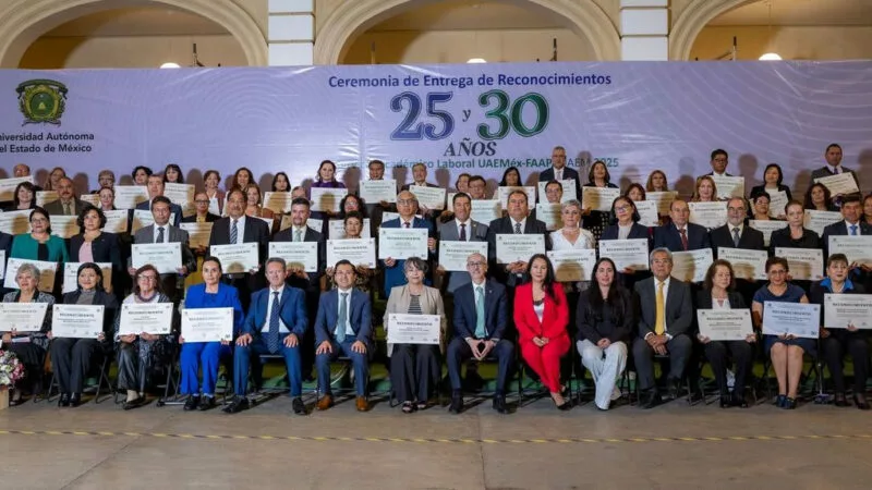 UAEMéx reconoce trayectoria académica del personal docente