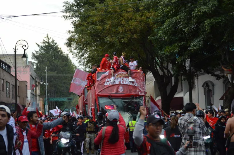 ¡El infierno se desbordó de alegría! Toluca celebra su título 11 con un desfile inolvidable