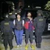 Detienen a tres personas en Toluca por delitos contra la salud y posesión de motocicleta robada