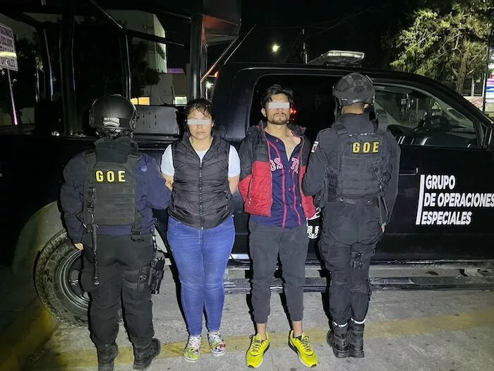 Detienen a tres personas en Toluca por delitos contra la salud y posesión de motocicleta robada