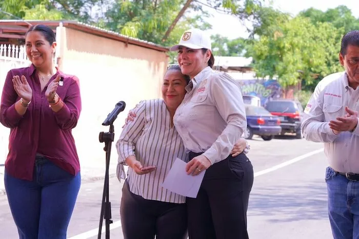 Carmen Lilia Canturosas Villarreal continúa cumpliendo compromisos con la ciudadanía