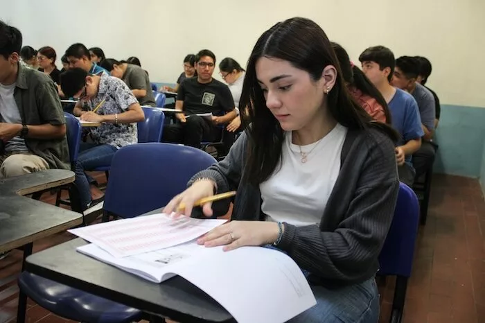Recibe la UAT a miles de jóvenes en el examen de admisión EXANI-II
