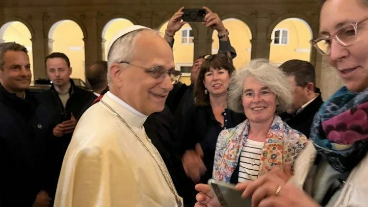 «¡Gracias a ustedes!»: la primera salida del Papa León XIV