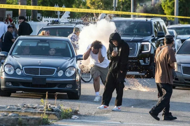 Intensos enfrentamientos entre manifestantes y agentes de ICE en Los Ángeles