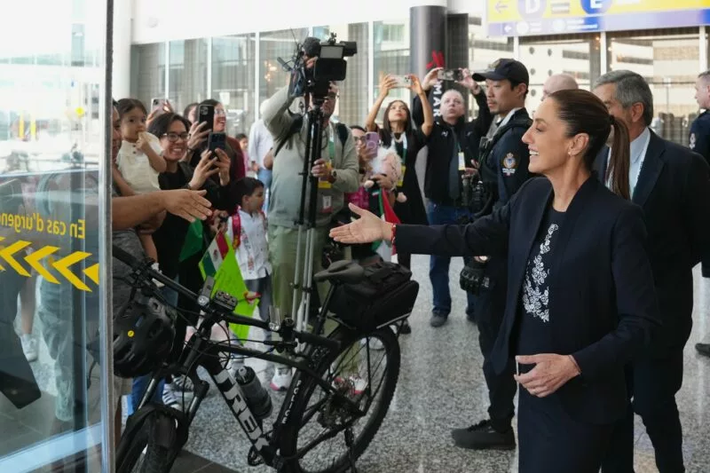 Mexicanos recibieron con gran emoción a la Presidenta Claudia Sheinbaum a su llegada a Canadá