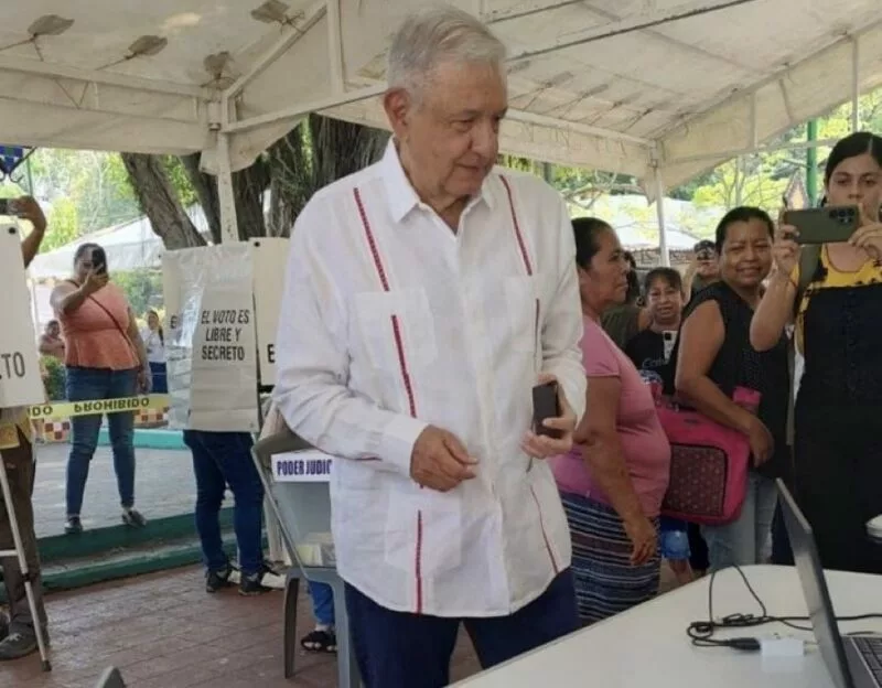 AMLO vota en Chiapas y celebra “elección histórica” para renovar el Poder Judicial