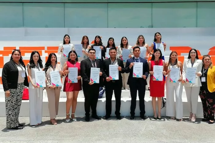 Reciben 17 médicos egresados de la UAT el premio nacional CENEVA