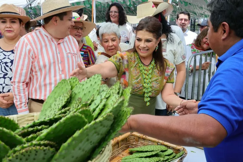 Feria del Nopal hoy sábado y concluye mañana domingo en la explanada del Monumento a la Revolución.
