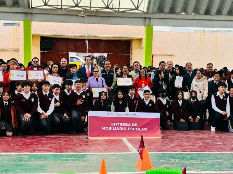 Miguel Ángel Ramírez Ponce Realiza Entrega de Mobiliario y Equipamiento a Escuelas