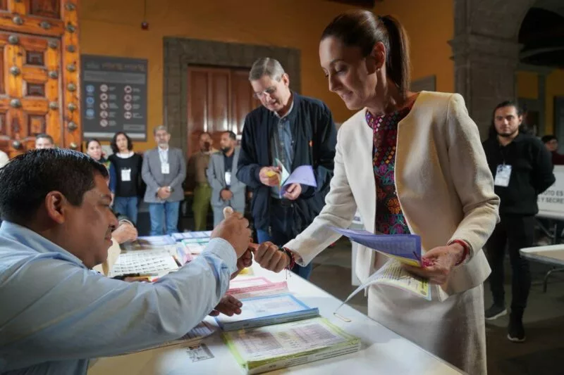 Que viva la democracia; Claudia Sheinbaum  aclama al momento de votar en la elección Judicial