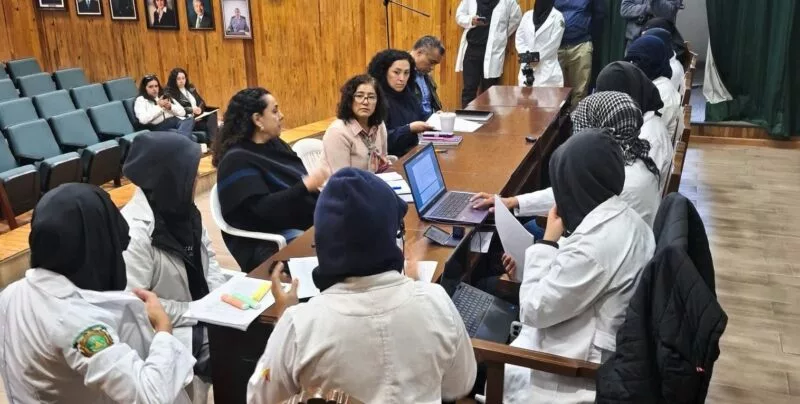 Rectora de la UAEMéx, Martha Patricia Zarza Delgado mantiene diálogo con estudiantado de Medicina y FACTUR