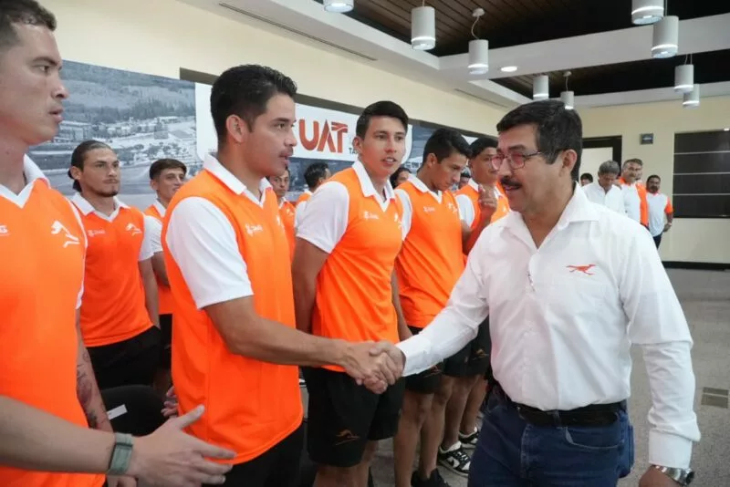 Rector de la UAT presenta oficialmente al equipo Correcaminos para el Torneo Apertura 2025 de la Liga de Expansión