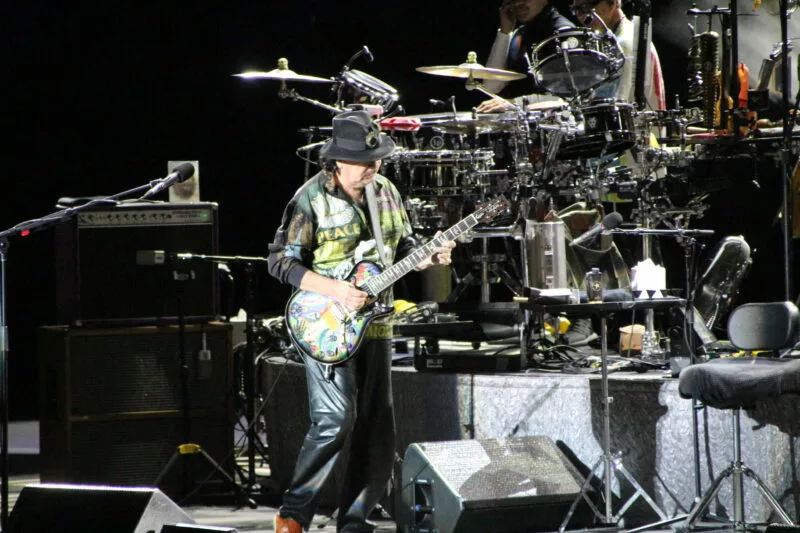 Starlite recibe a Carlos Santana 