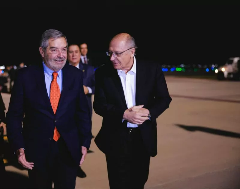 Canciller Juan Ramón de la Fuente recibe en el AIFA al Vicepresidente de Brasil, Geraldo Alckmin, en visita a México