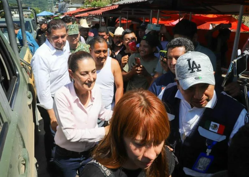 Claudia Sheinbaum visita estados afectados por las lluvias y ordena censo para atender damnificados