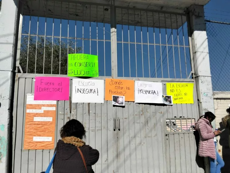 Padres de familia exigen investigación por presuntos actos indebidos en la primaria “20 de Noviembre” de San Miguel Ameyalco, Lerma