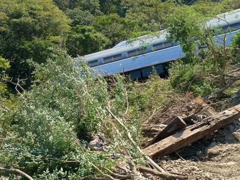 Descarrilamiento de Tren en Nizanda, Oaxaca: SEMAR Informa sobre Atención a Pasajeros
