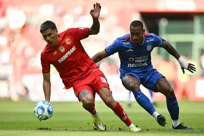 Toluca deja escapar la victoria ante Cruz Azul y suma su tercer empate consecutivo