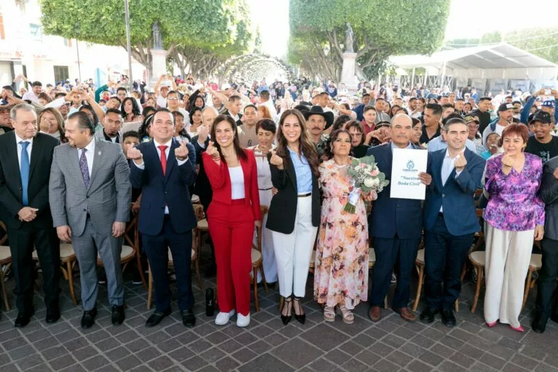 Celebran su amor 150 parejas en el Love Fest