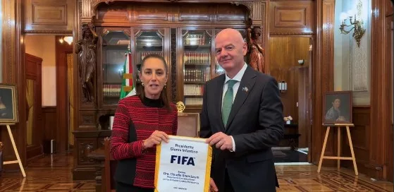 Claudia Sheinbaum se reúne en Palacio Nacional con el presidente de la FIFA, Gianni Infantino.