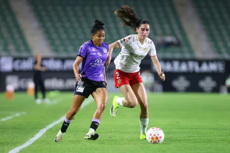 Triplete de la delantera francesa Eugenie impulsó la remontada de Toluca Femenil, 2-3 en su visita a Mazatlán.