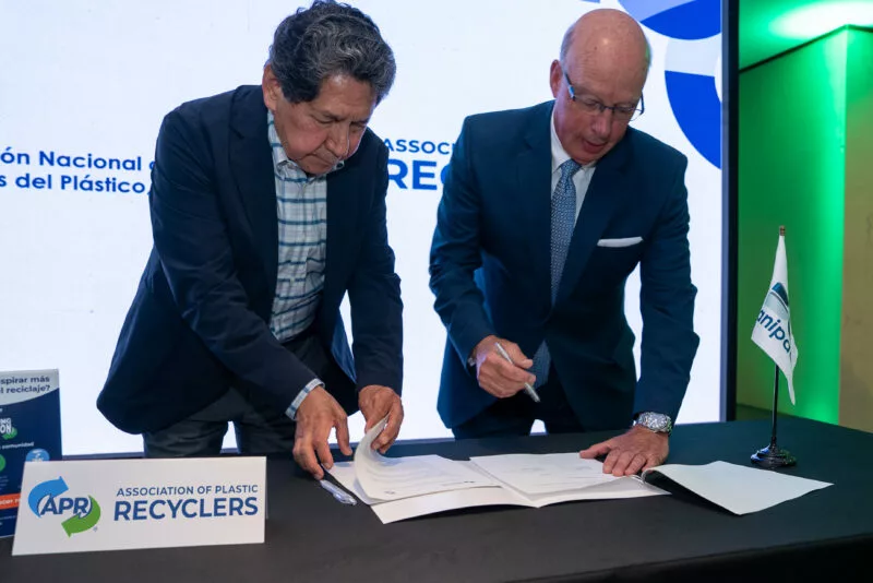 APR y ANIPAC firman convenio para impulsar el reciclaje y la economía circular en México