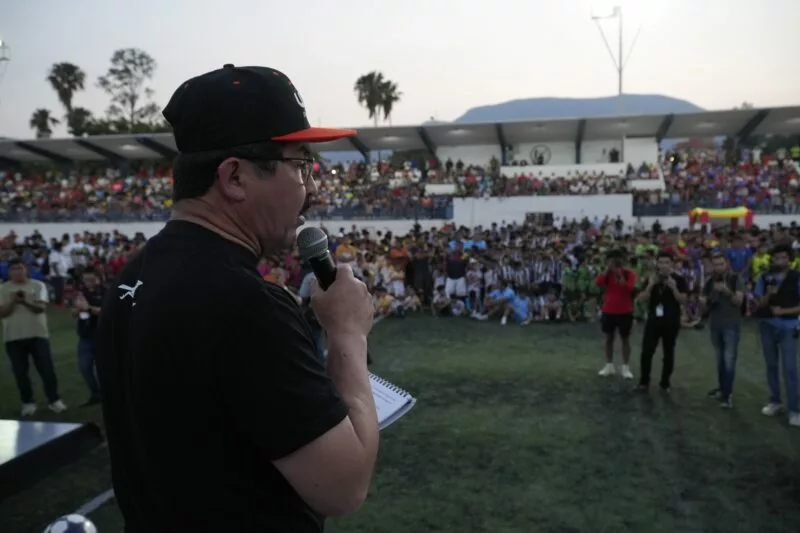 El rector inaugura la Copa UAT 2026 con Ricardo “Diablito” Chávez como invitado de honor
