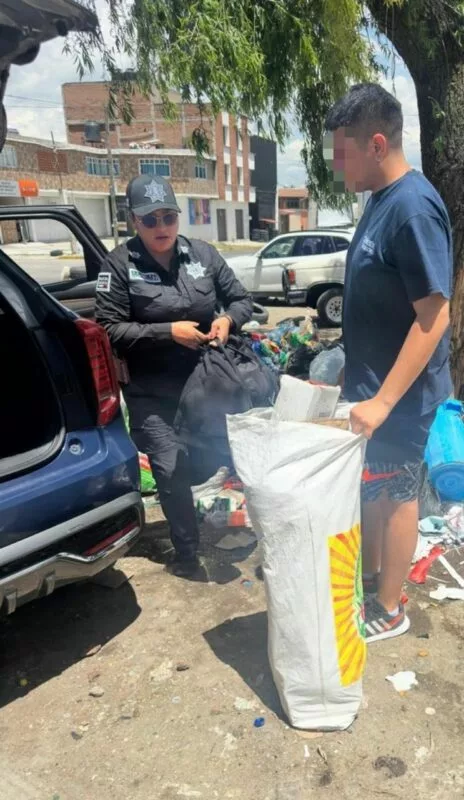 Detiene Policía Municipal a 54 personas por tirar basura en espacios públicos de Toluc