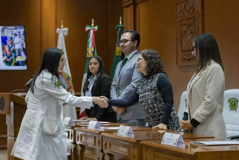 UAEMéx prioriza bienestar académico e integral del estudiantado con entrega de becas, apoyos y estímulos