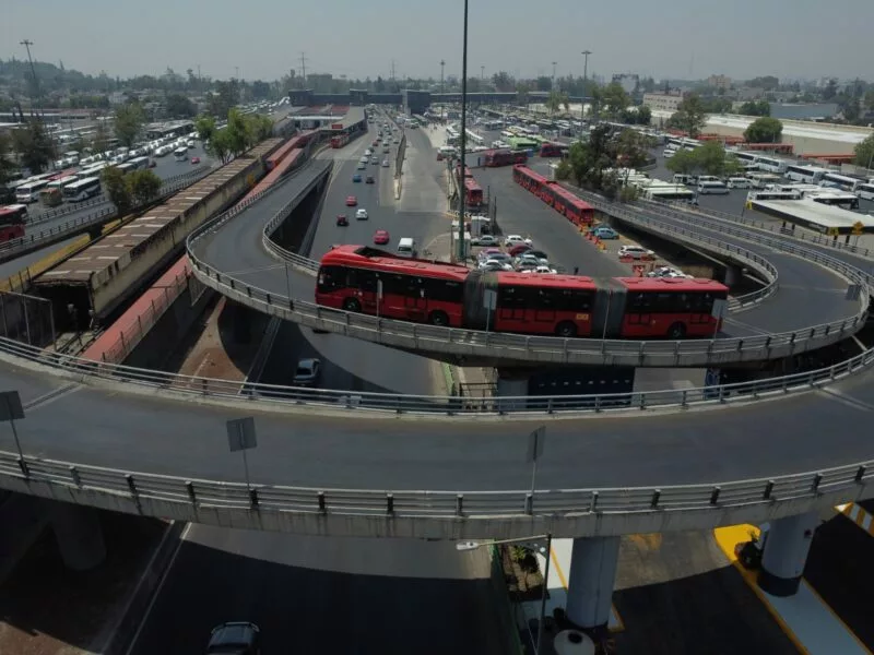 A 21 años de Metrobús, el modelo que sustituyó a los microbuses se prepara para la electrificación total