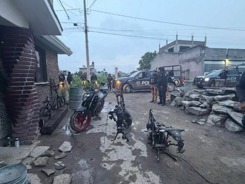 Captura Policía de Toluca a banda dedicada al robo de motos y narcomenudeo