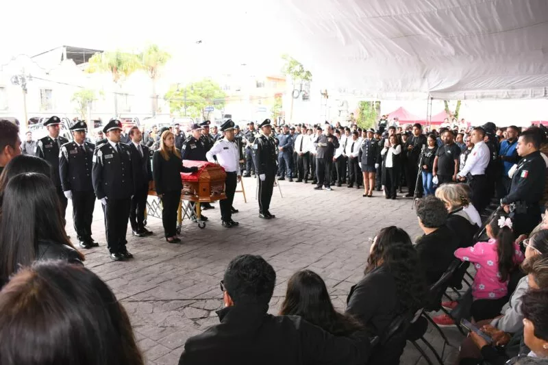 Ana Muñiz encabeza homenaje póstumo al Policía Primero Aldo Alfonso Campos Martínez