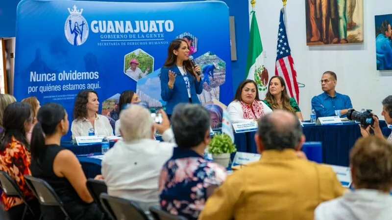 Realiza Libia Dennise gira de atención a personas migrantes en Chicago.