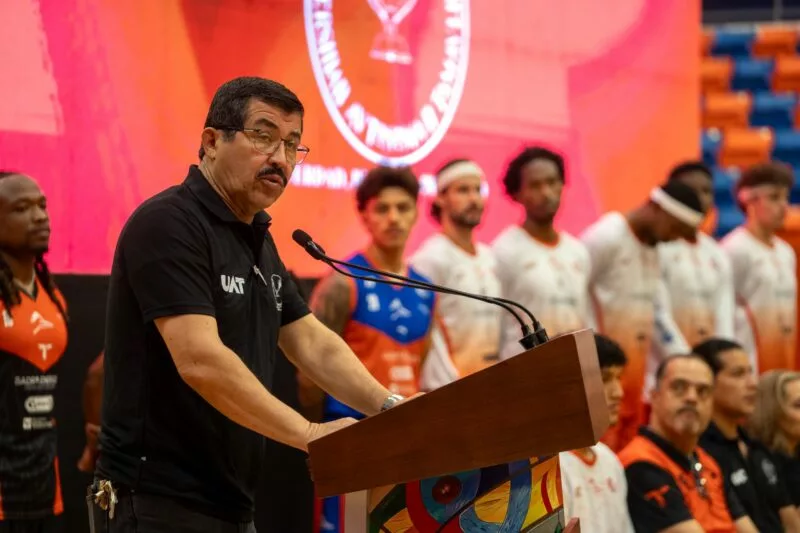 Rector Dámaso Anaya encabeza presentación oficial del Corre Basket UAT para la temporada 2026 de la LNBP 