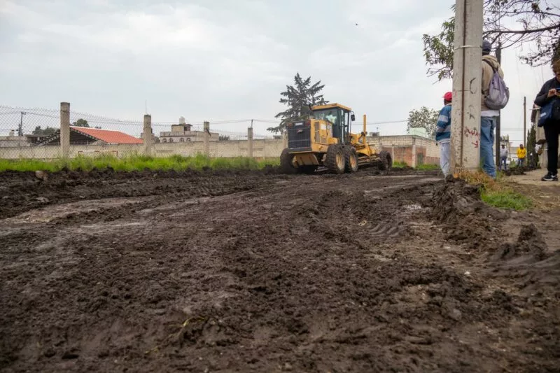 Interviene Gobierno municipal calle 25 de enero en Jicaltepec Autopan para mejorar movilidad