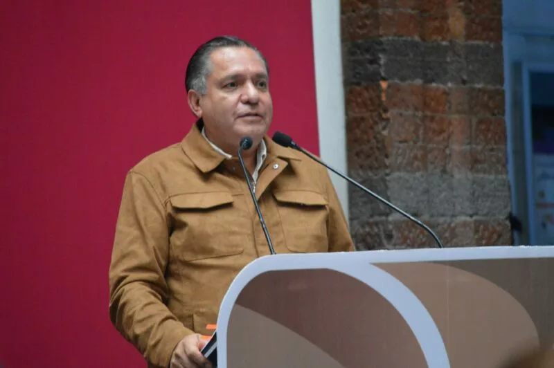 Instruye Ricardo Moreno sustituir y retirar arboles que ponen en riesgo a la población