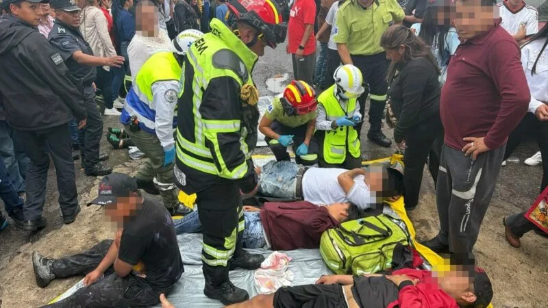 Atiende Gobierno de Toluca a siete personas afectadas por caída de rayo en Santiago Tlacotepec