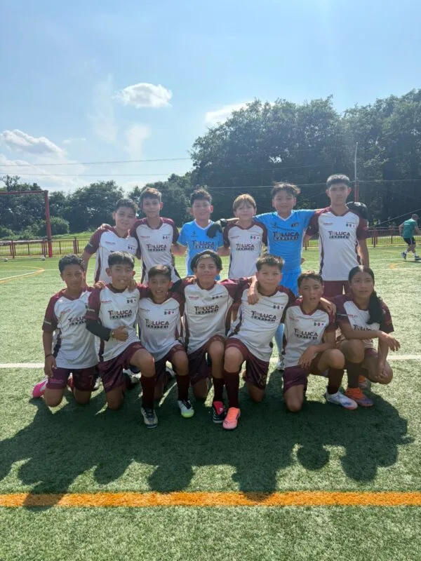 Cumplen niños toluqueños sueño de jugar futbol en Japón
