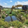 Retira Gobierno municipal más de 220 toneladas de azolve de canales