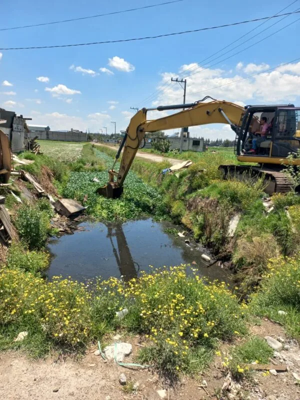 Retira Gobierno municipal más de 220 toneladas de azolve de canales